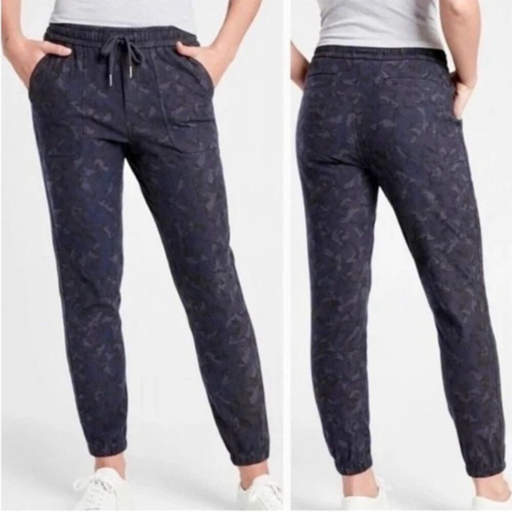 Athleta Farallon Jogger Stratum Blue Camo Athleisure Cotton Pants Size 0 | XS